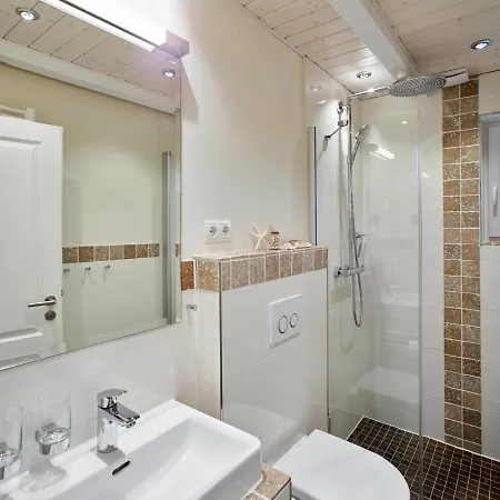 Dom wakacyjny Luxuswellnesshaus Bootshus Bliesdorf