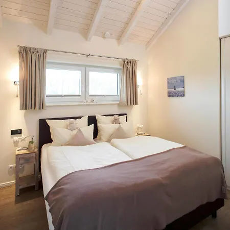 Holiday home Luxuswellnesshaus Bootshus *